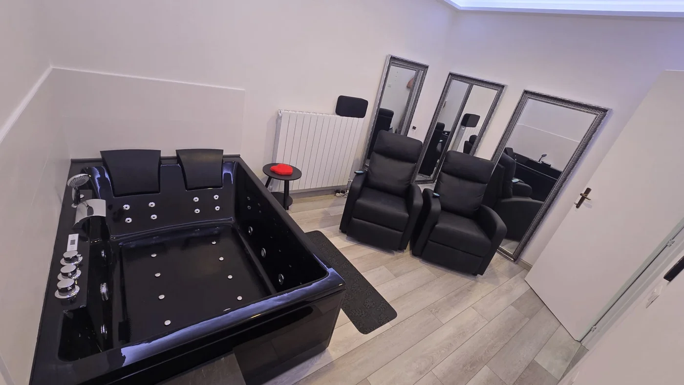 Bella Vita Stays Wellness: zona relax privata con idromassaggio e vista