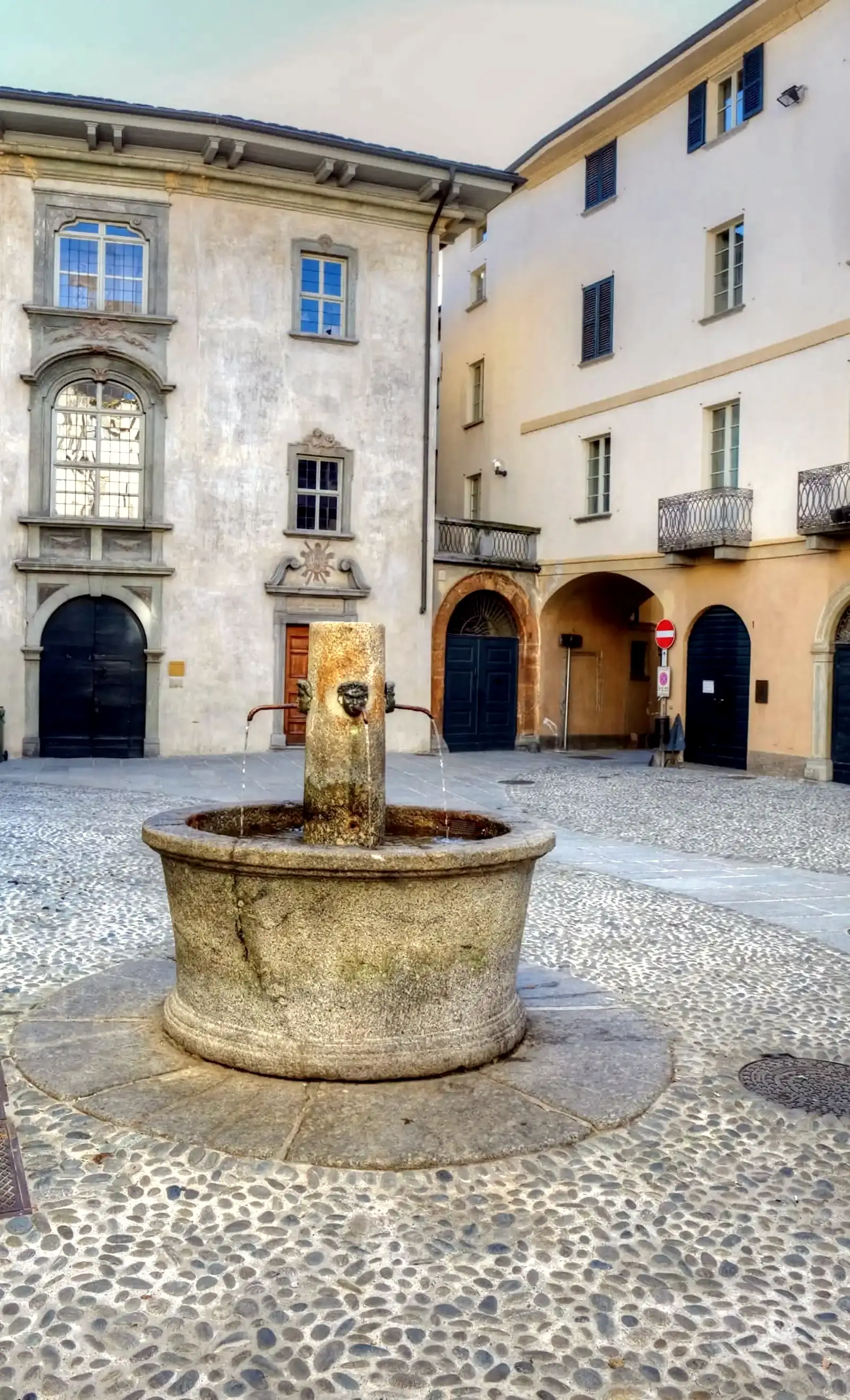 La fontana monolitica di Piazza Quadrivio